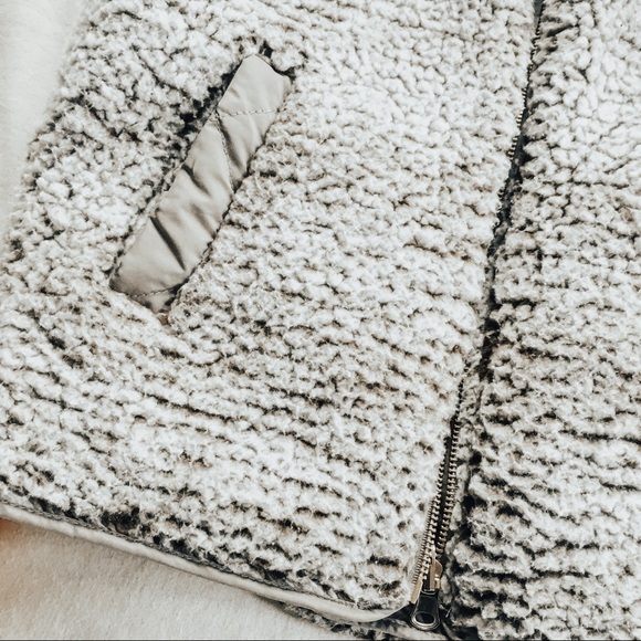 Reversible Grey Olive Vest - Picture 3 of 5